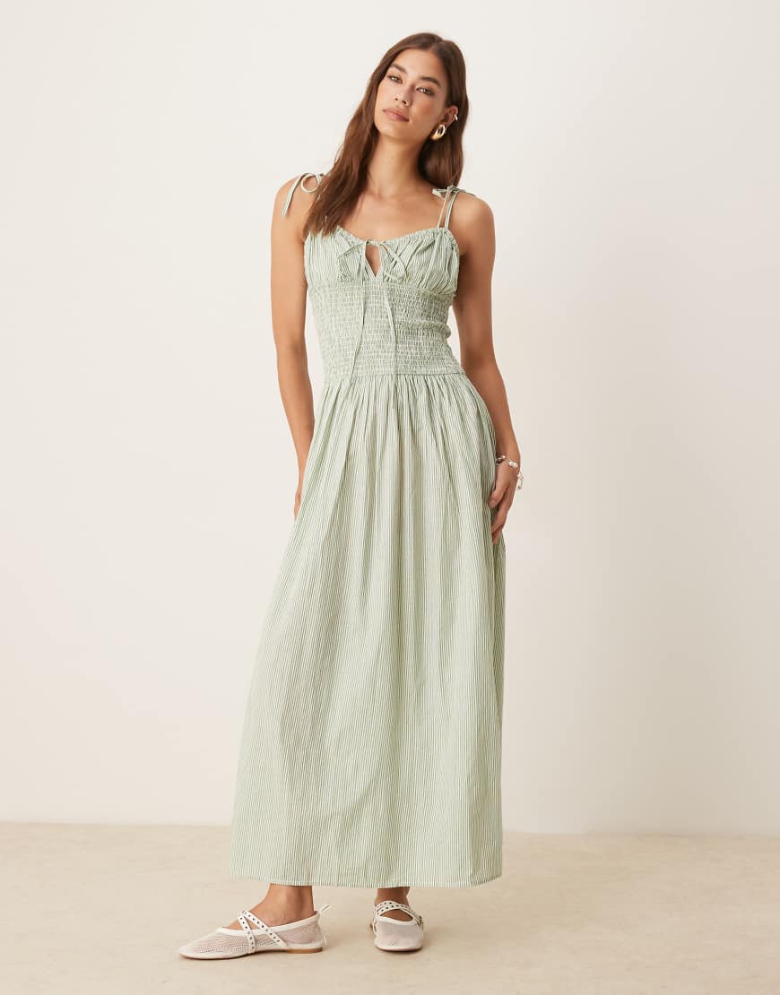 Esmée - Exklusiv - Gesmoktes, schulterfreies Maxi-Strandkleid mit Streifen in Grün von Esmée