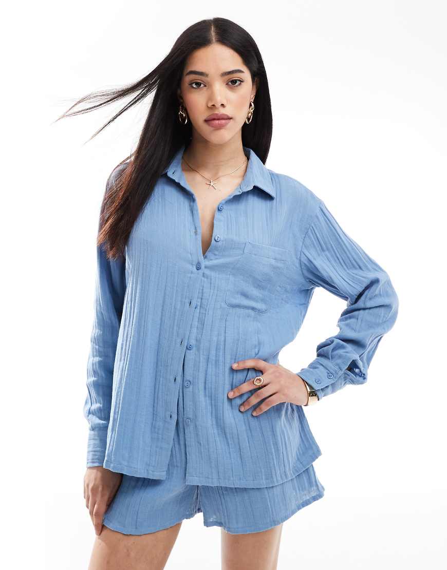 Esmée - Exklusiv - Langärmliges Relaxed-Fit-Strandhemd in staubigem Blau von Esmée