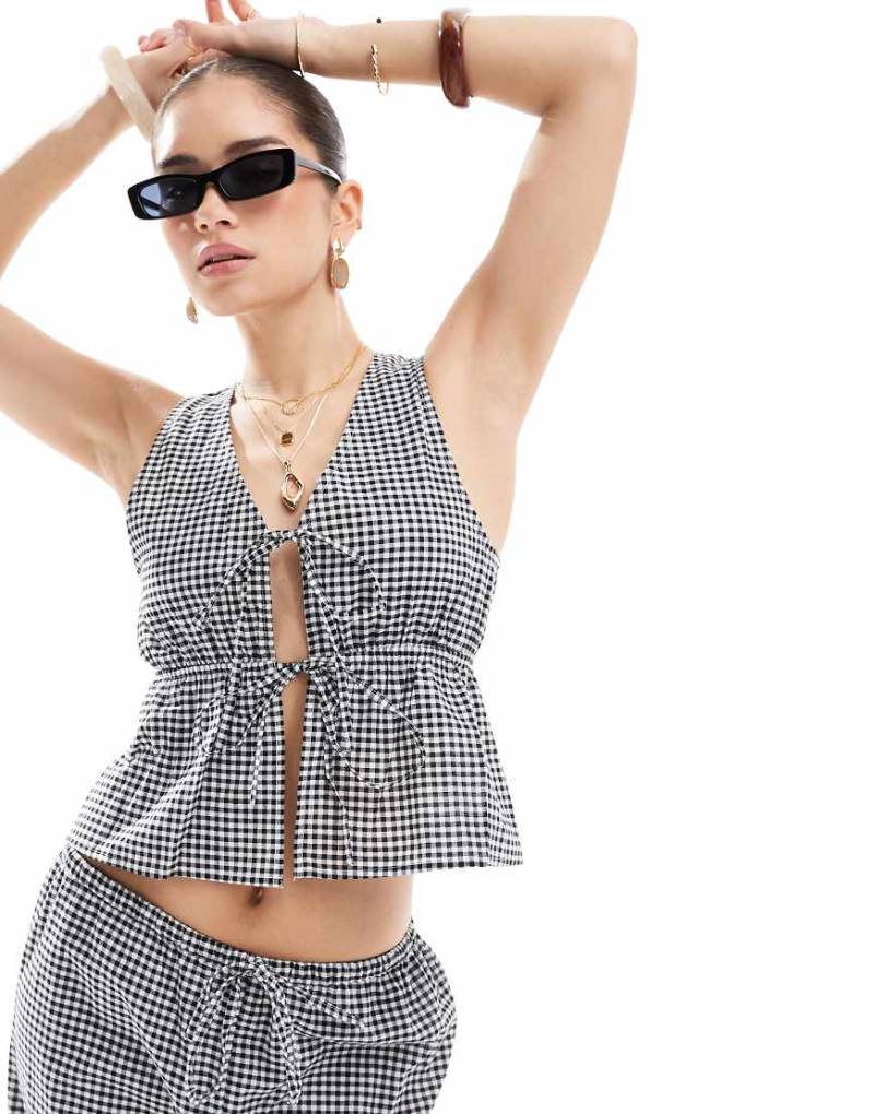 Esmée Exklusiv - Vorne gebundene Weste mit schwarz-weißen Vichy-Karos, Kombiteil-Bunt von Esmée