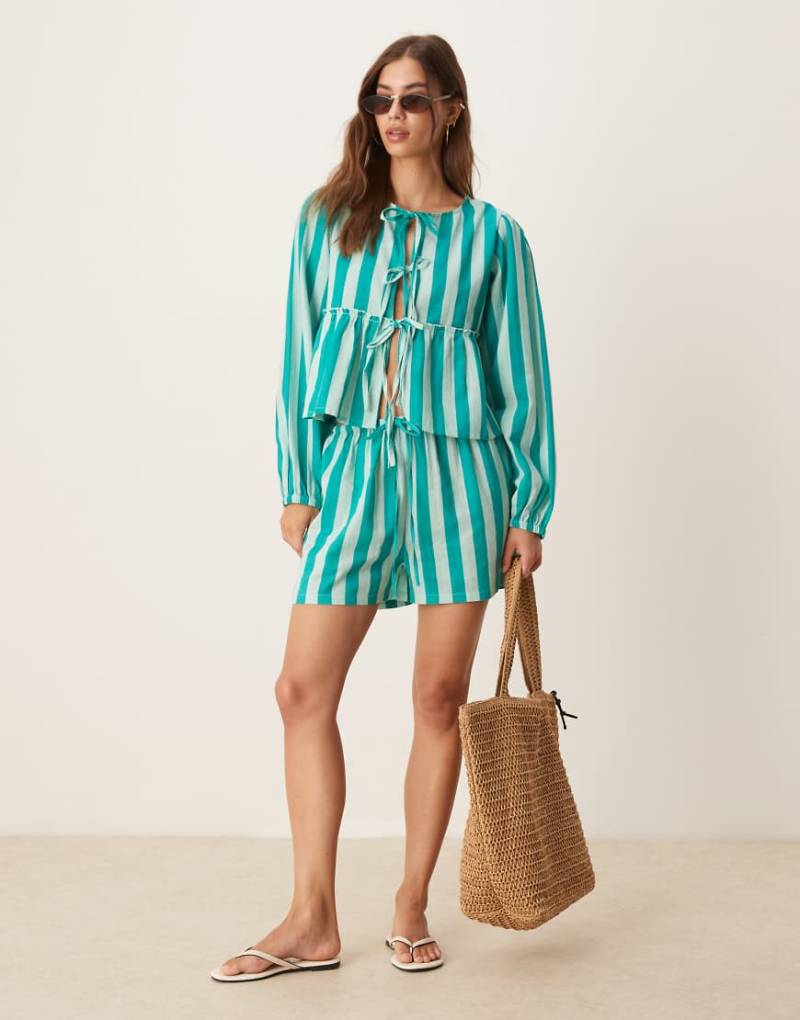 Esmée - Exklusive Strandshorts in Grün gestreift, Kombiteil von Esmée