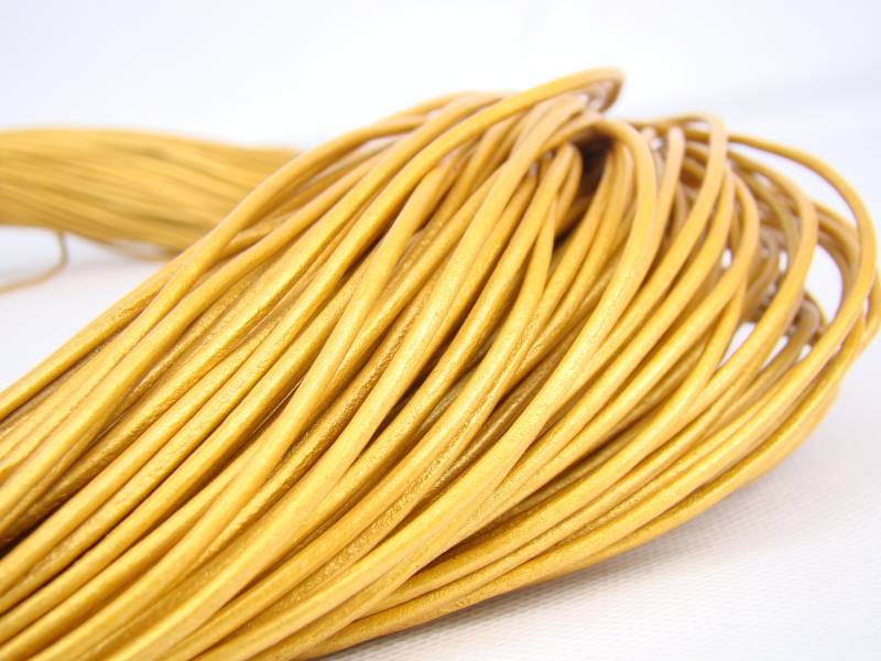 esnado Lederschnur 2mm in Gold – Echtes Rindsleder esnado Lederschnur 2mm in Gold – Echtes Rindsleder von Esnado