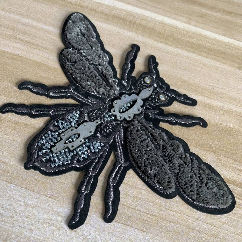 Handmade Beaded Bee Patch Gestickte Applikation Zum Aufbügeln Handmade Beaded Bee Patch Gestickte Applikation Zum Aufbügeln von EsonfashionI