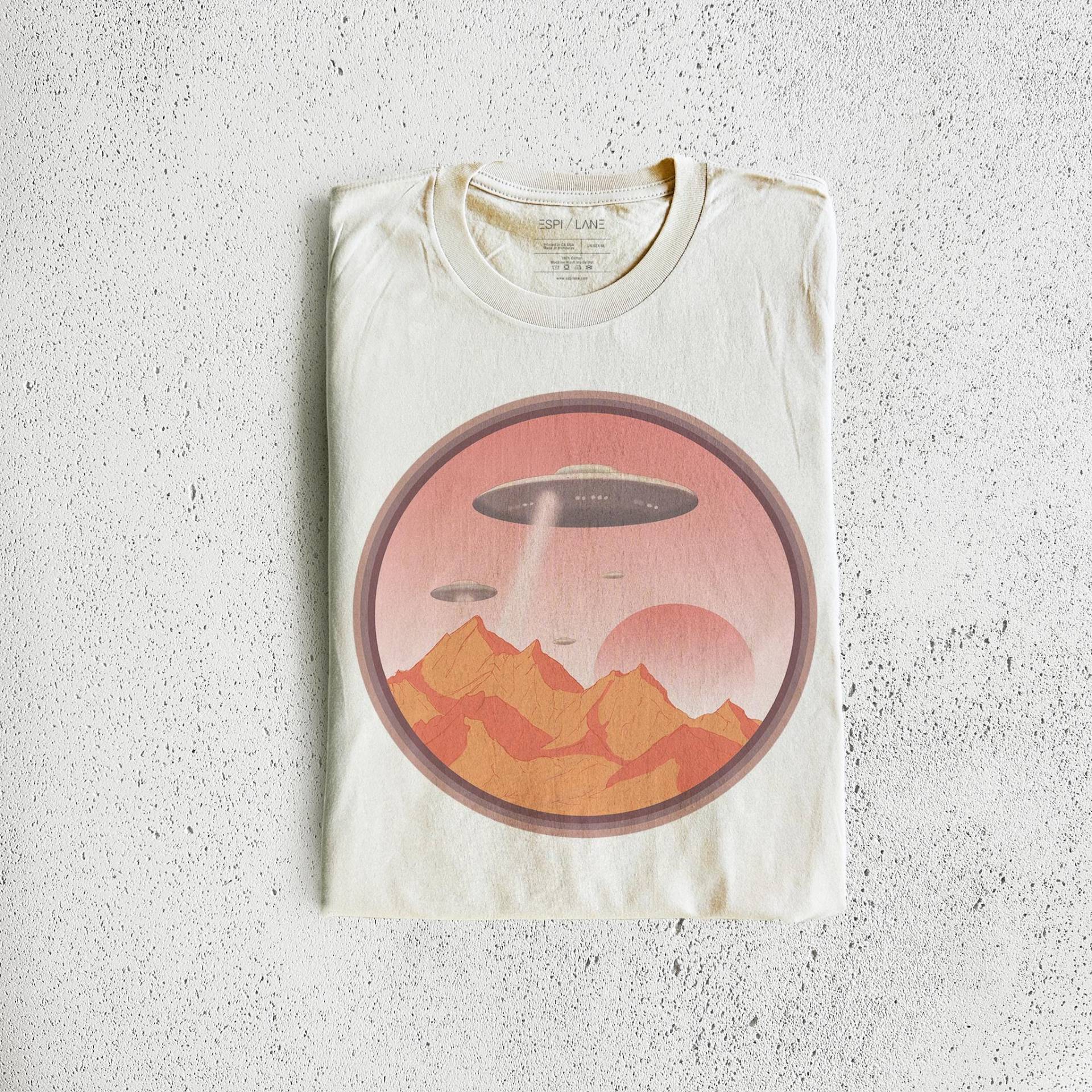 Ufo in The Mountains T-Shirt Von Espilane Ufo in The Mountains T-Shirt Von Espilane von EspiLane