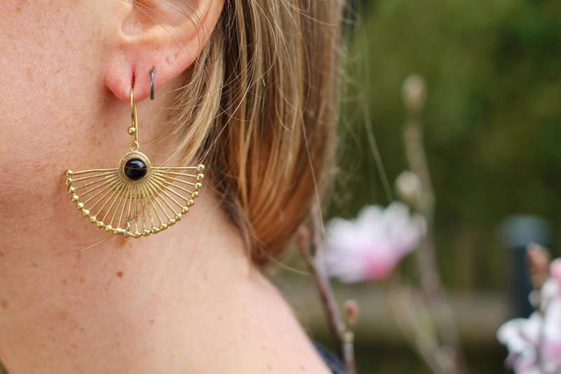 Goldene Halbmond Ohrringe Mit Stein, Messing Schmuck, Wasserfest Und Nickelfrei von EssenceofZasi