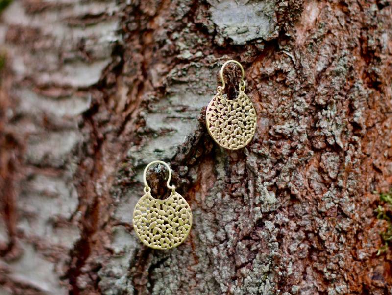 Kleine Verzierte Goldene Hoops, Wasserfest & Nickelfrei Kleine Verzierte Goldene Hoops, Wasserfest & Nickelfrei von EssenceofZasi