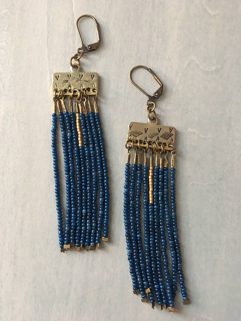 Fallende Ohrringe in Blau/Gold von Essenceofhumboldt