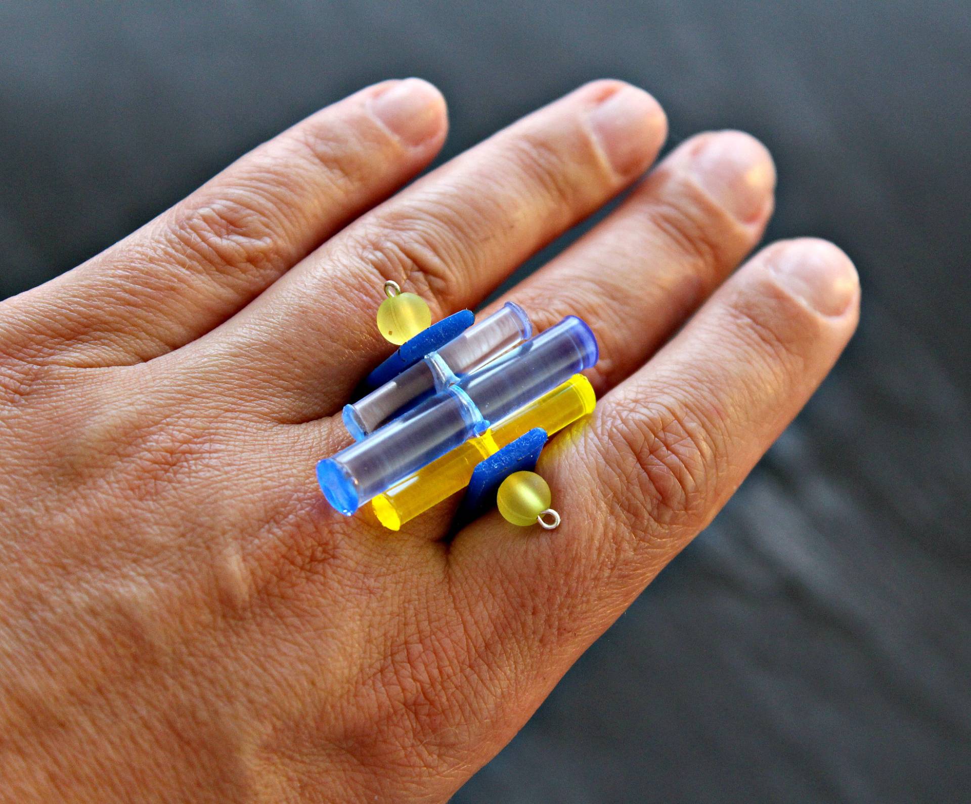 Blau Und Gelb Klar Transparent Schmuck, Lucite Blau Aussage Gummiring Blau Und Gelb Klar Transparent Schmuck, Lucite Blau Aussage Gummiring von EsseniaBoutique
