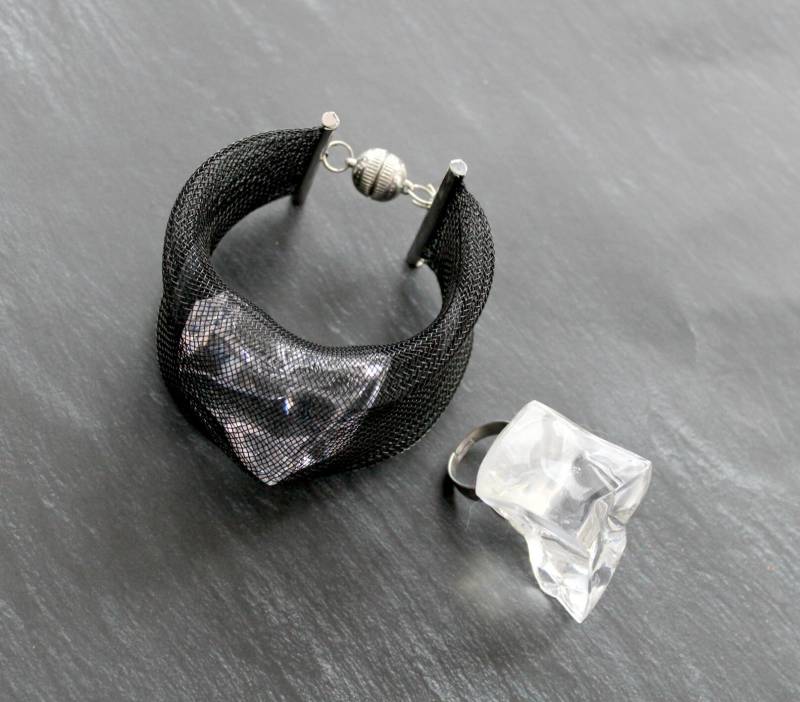 Schwarzen Nylon-Netz-Armreif Mit Klare Eiswürfel von EsseniaBoutique
