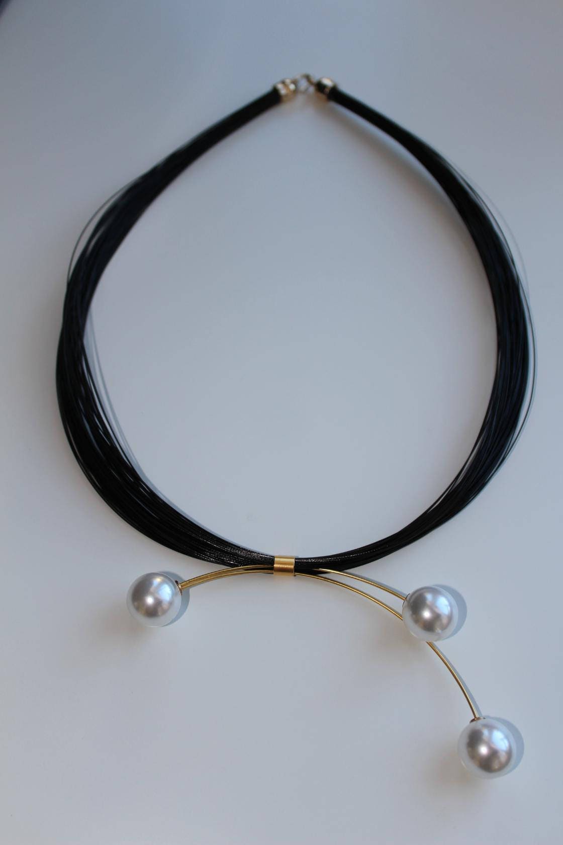 Stell Halskette Reinheit Perle Minimalismus Designer Schmuck Geschenk Für Stilvolle Frau Schwarz Weiß Stell Halskette Reinheit Perle Minimalismus Designer Schmuck Geschenk Für Stilvolle Frau Schwarz Weiß von EsseniaBoutique