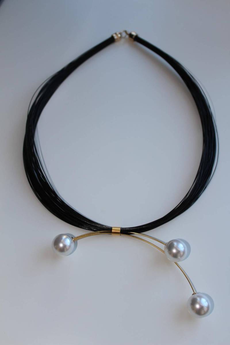 Stell Halskette Reinheit Perle Minimalismus Designer Schmuck Geschenk Für Stilvolle Frau Schwarz Weiß von EsseniaBoutique