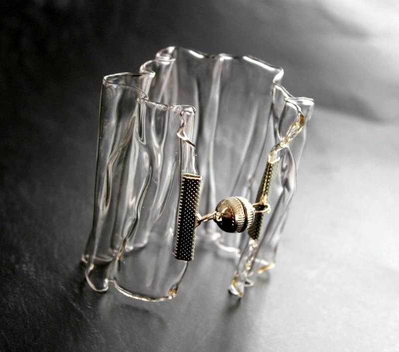 Zerknittertes Acryl Manschette Armband Transparent Avantgarde Schmuck Große Cool von EsseniaBoutique