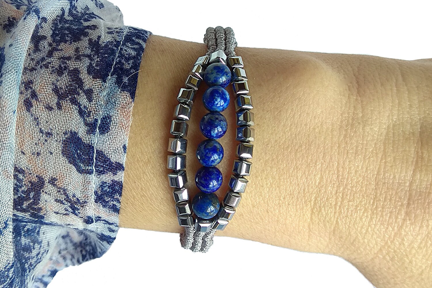Gewebtes Armband Für Frau, Silber-Blaues Perlenarmband, Lapis Lazuli & Hämatit Edelstein Armband, Boho Schmuck Geschenk, Breites Manschette von EssensaJewellery
