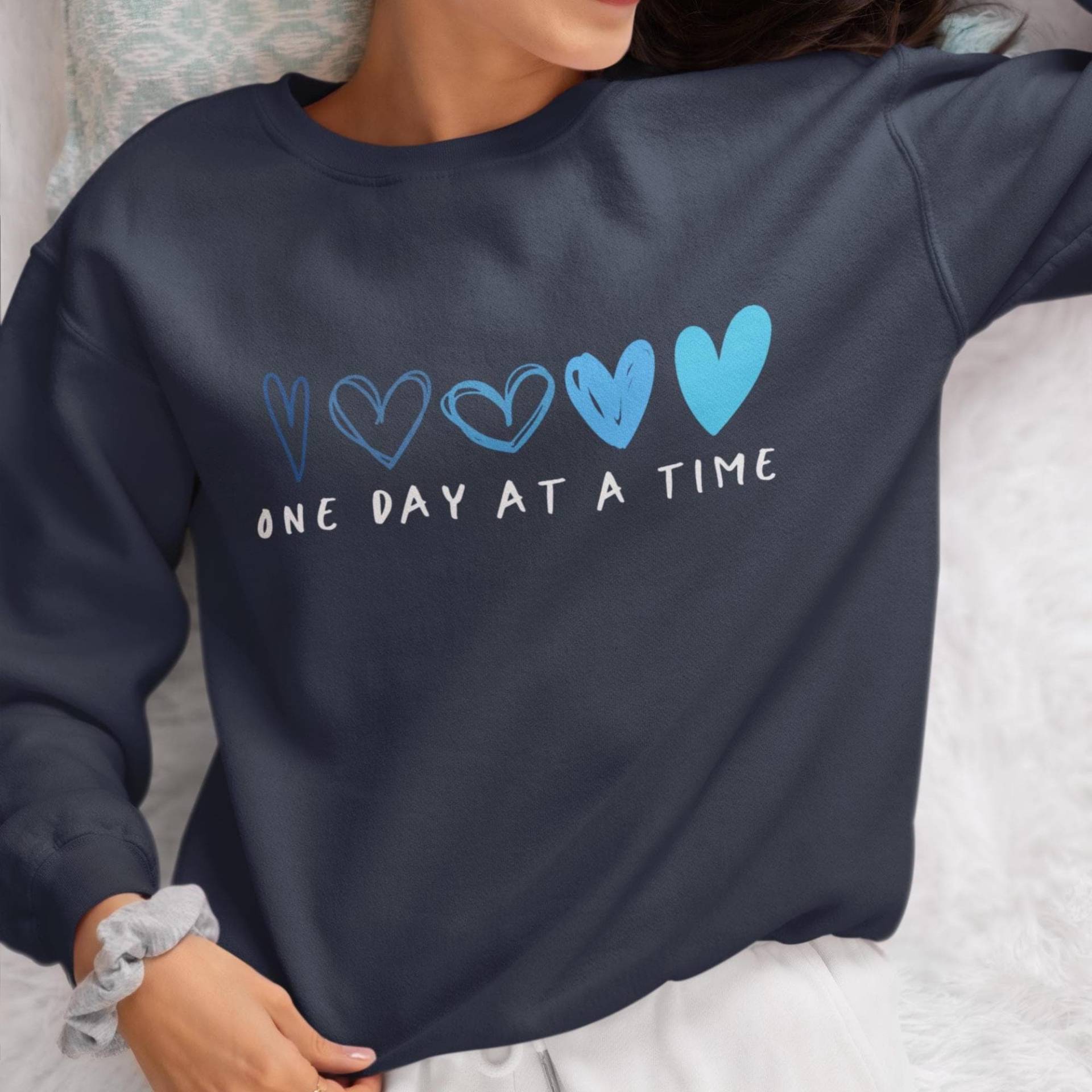 One Day At A Time Sweatshirt | Mental Health Awareness Crewneck Healing Affirmation Sweater Anxiety Support Gift Self-Care Hoodie von EssentialEchoes