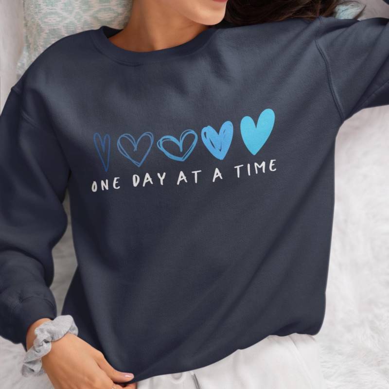 One Day At A Time Sweatshirt | Mental Health Awareness Crewneck Healing Affirmation Sweater Anxiety Support Gift Self-Care Hoodie von EssentialEchoes