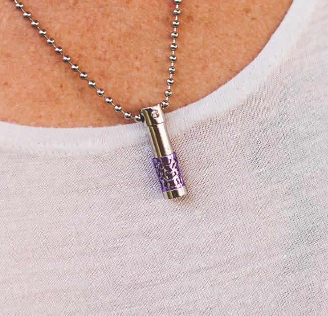 Große Lila Ätzöl-Aromatherapie Diffuser Edelstahl-Halskette Große Lila Ätzöl-Aromatherapie Diffuser Edelstahl-Halskette von EssentialOilWear