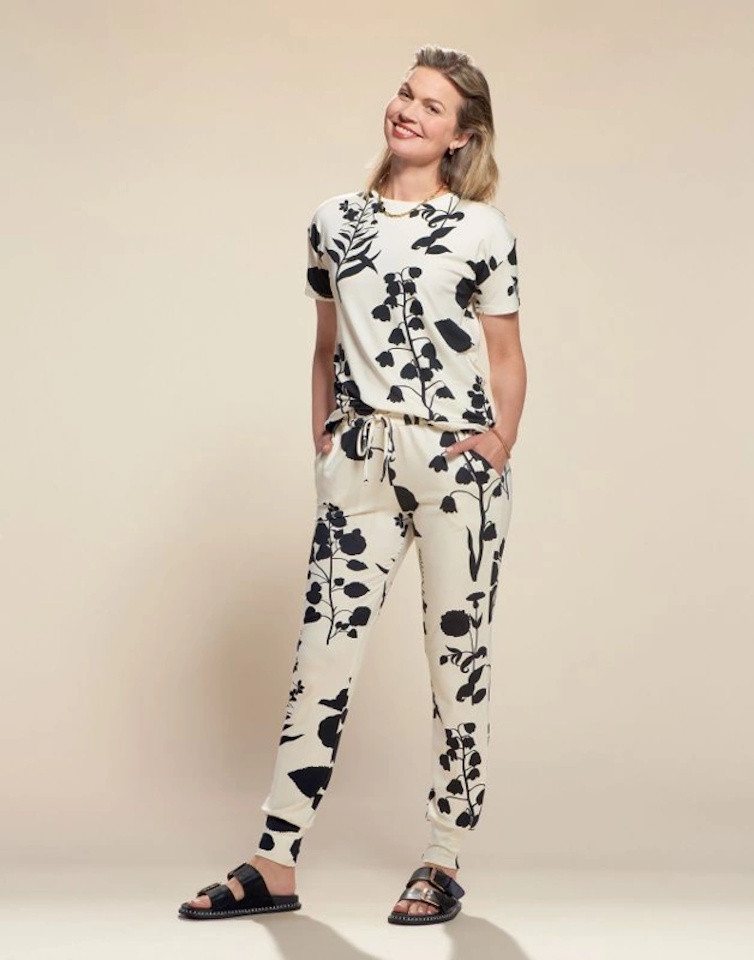 Essenza Pyjamahose Jules Liva Vanilla mit floralem Print von Essenza