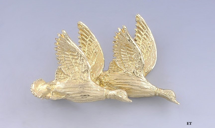 14K Gelbgold Pin Brosche Von Zwei Enten Im Flug von EssexRiverAntiques