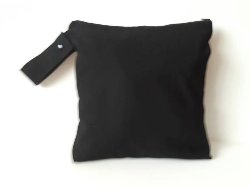 Schwarz Wet Bag Stofftasche Für Windeln, Gym & Reise Schwarz Wet Bag Stofftasche Für Windeln, Gym & Reise von Essiedesigns