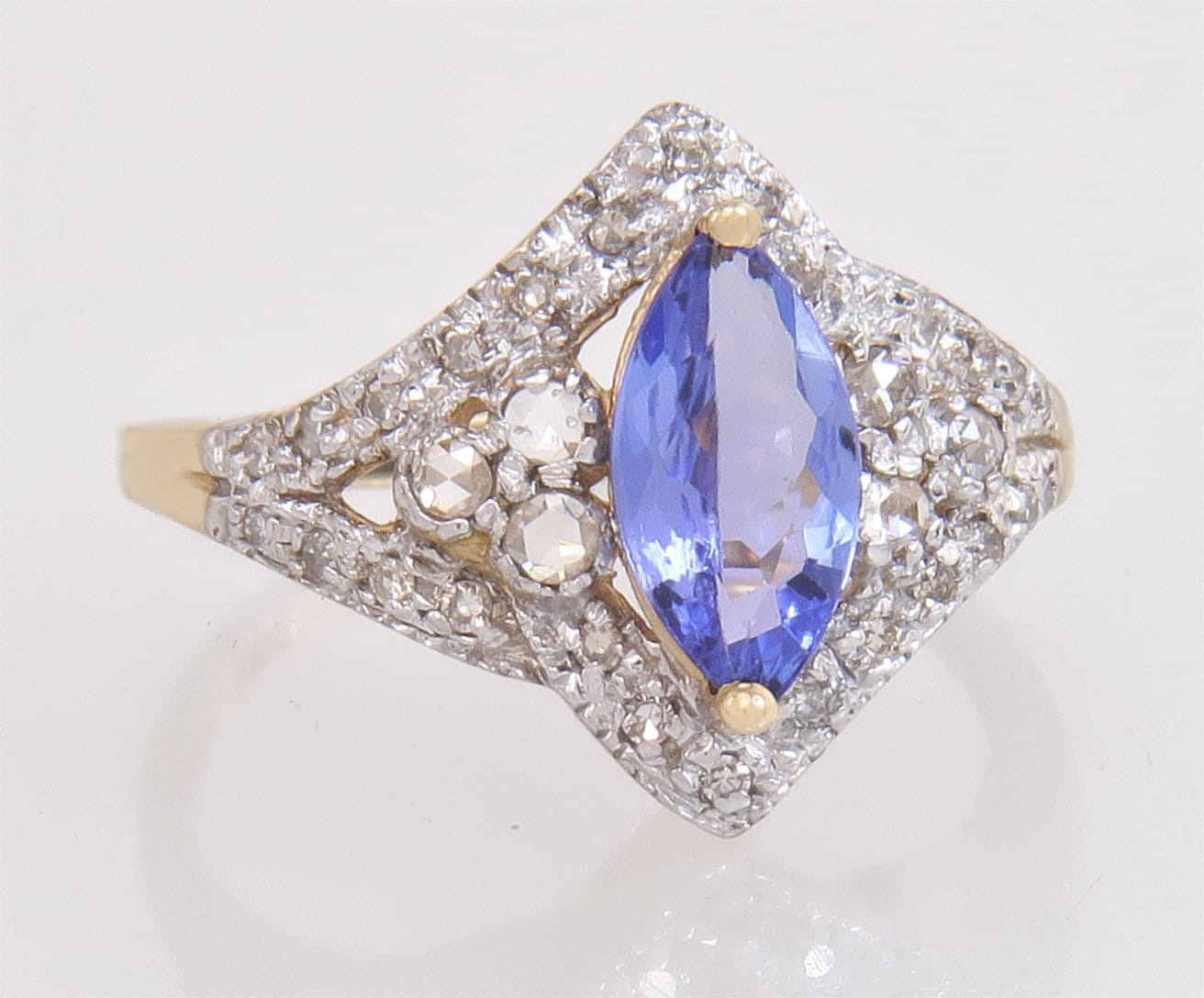 14K Two Tone Gold 1.56Ct Marquise Cut Tansanit & Cz Dinner Ring Größe 7.25 von EstateAntiqueJewelry