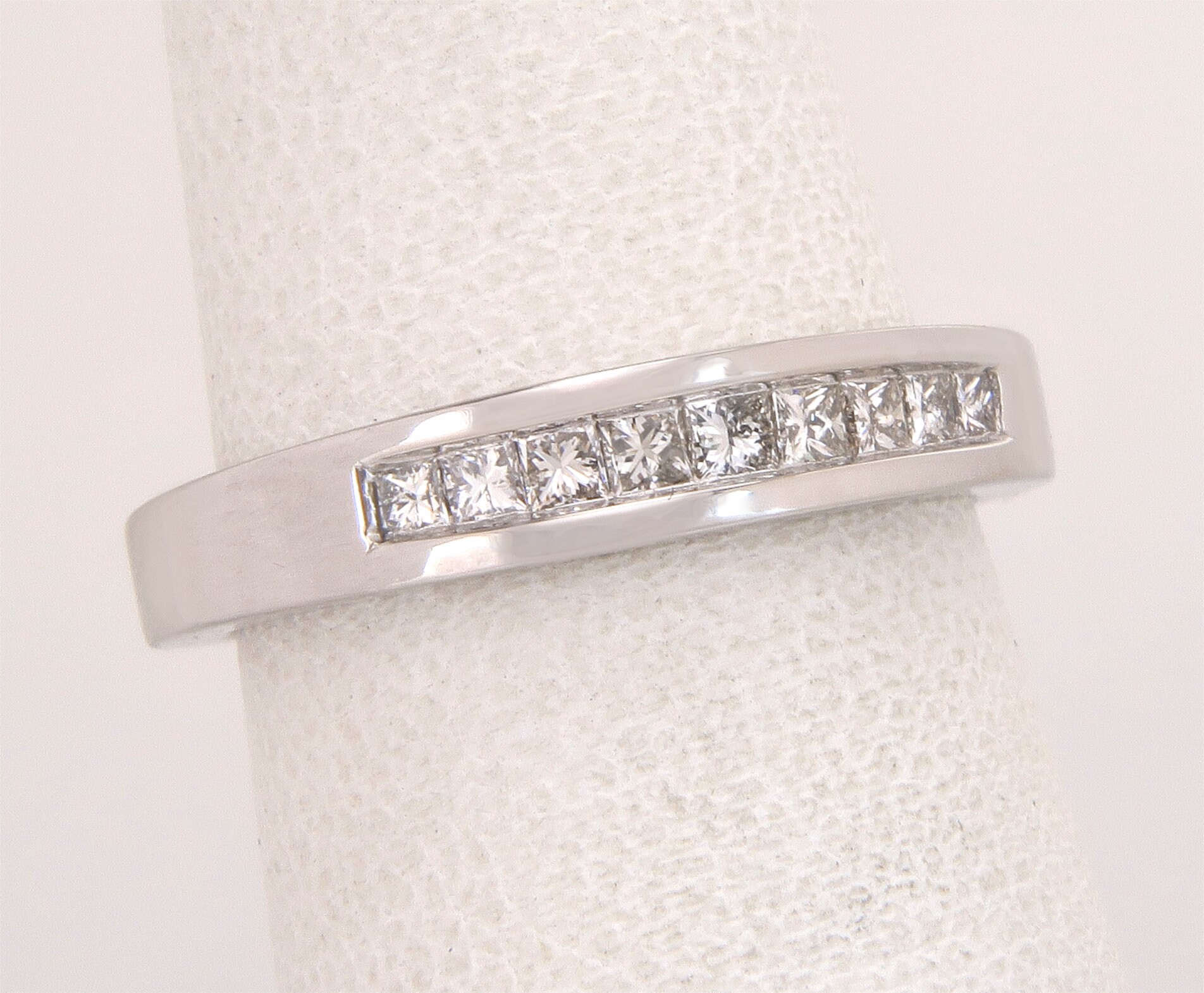 14K Weißgold .24Ct Princess Cut Channel Set Diamant Bandring 2, 7G Größe 5 von EstateAntiqueJewelry