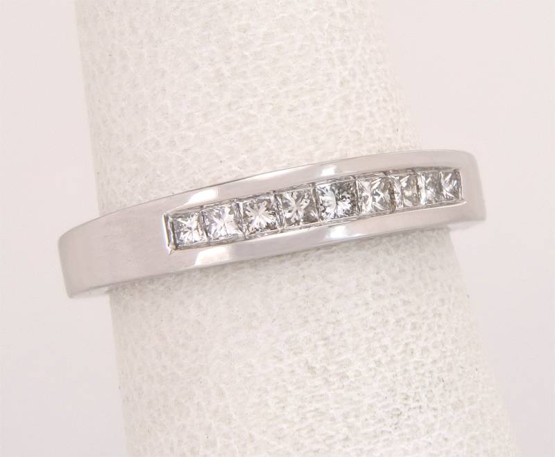14K Weißgold .24Ct Princess Cut Channel Set Diamant Bandring 2, 7G Größe 5 von EstateAntiqueJewelry