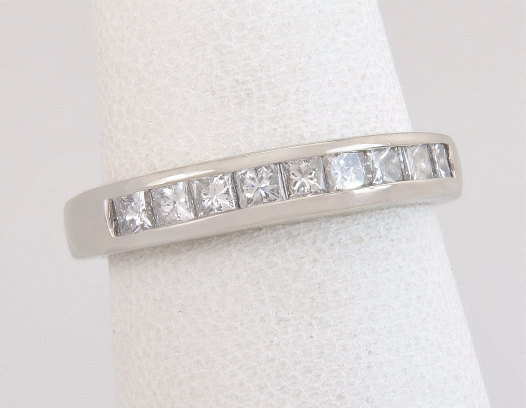 14K Weißgold .50Ct Channel Set Princess Cut Diamant Ehering Ring Größe 6, 5 von EstateAntiqueJewelry