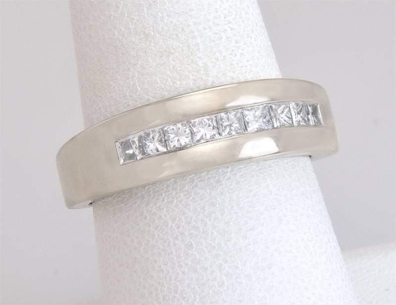 14K Weißgold .50Ct Princess Cut Diamant Channel Set Bandring Größe 8, 5 von EstateAntiqueJewelry
