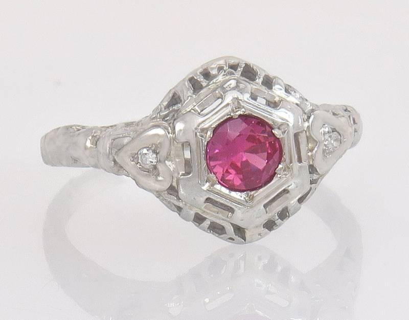 18K Weißgold .27Ct Simulierter Rubin & Echter Diamant Art-Deco-Ring Größe 5, 5 von EstateAntiqueJewelry