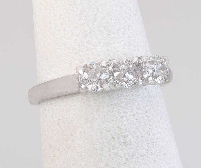 Antik Art-Deco .50Ct Echten Diamant 14K Weißgold Drei Stein Ring Größe 4, 5 von EstateAntiqueJewelry