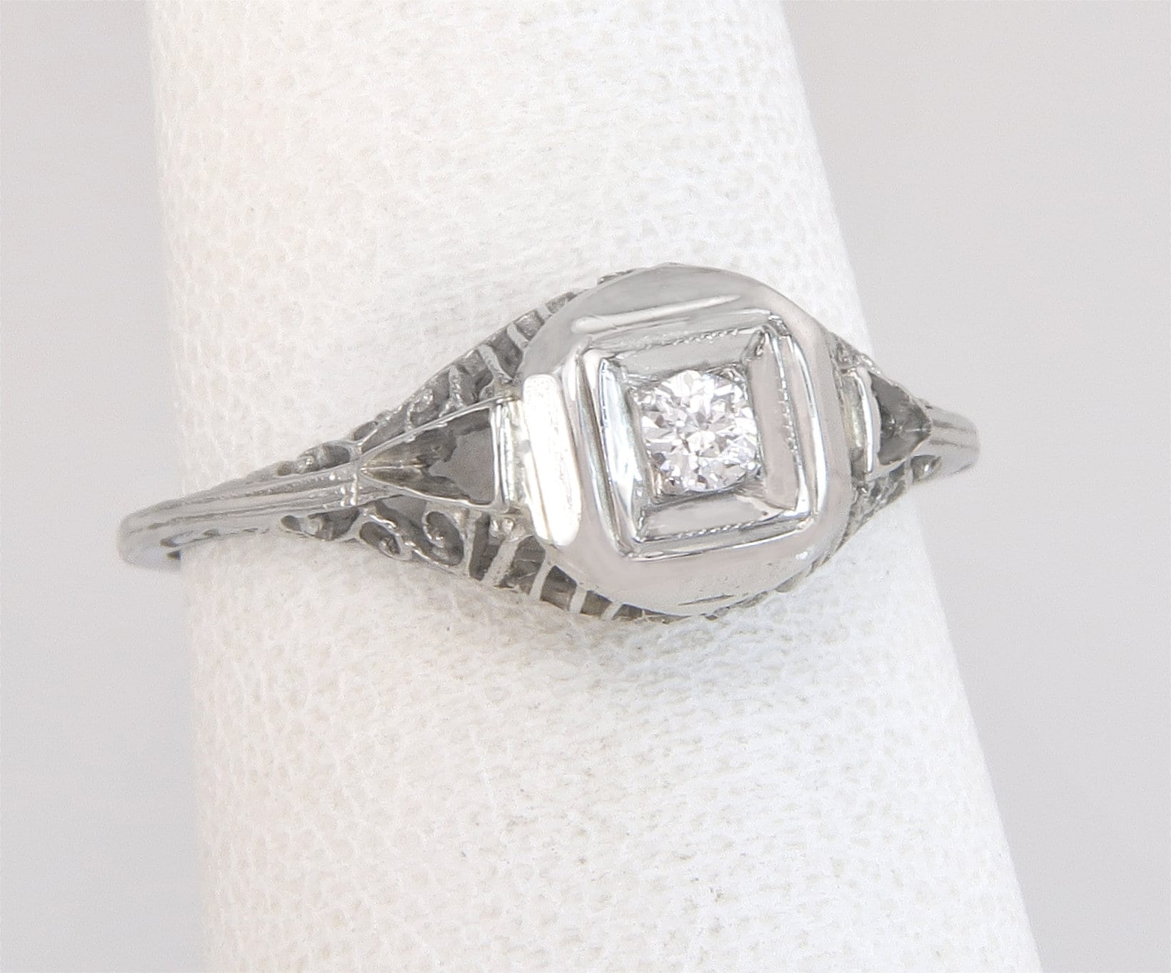 Antike .05Ct Diamant 18K Weißgold Art Deco Solitär Verlobungsring Größe 6, 25 von EstateAntiqueJewelry