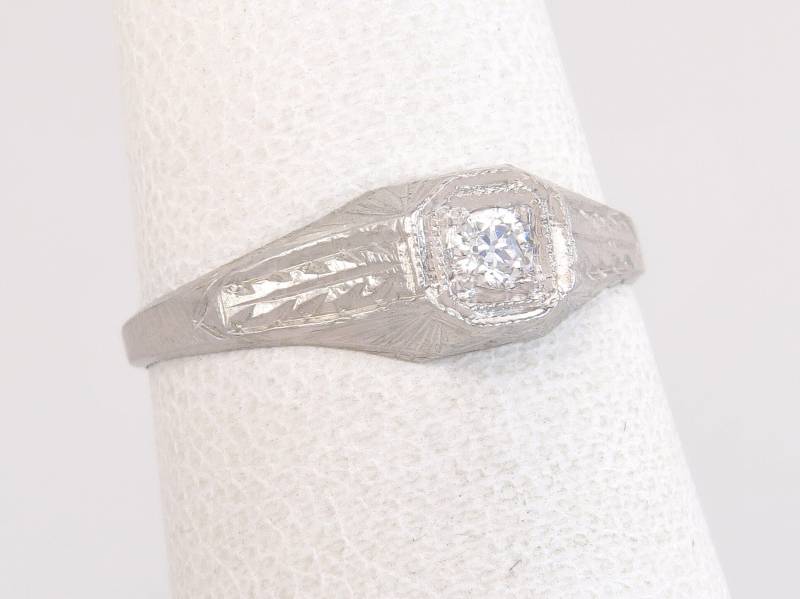 Antike .10Ct Diamant 14K Weißgold Solitär Art Deco Verlobungsring Größe 5 von EstateAntiqueJewelry