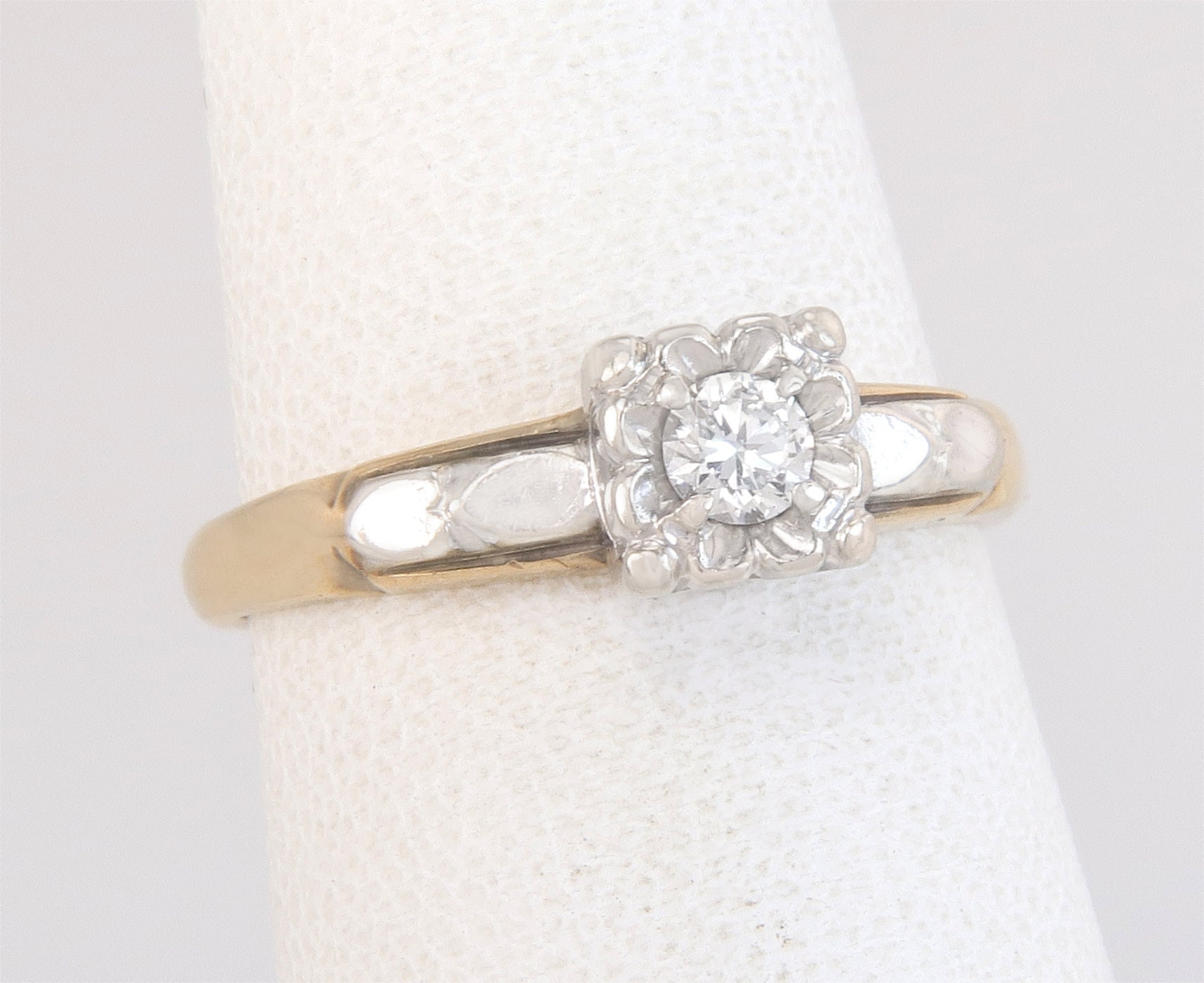 Antike .11Ct Echte Diamant 14K Zweifarbiges Gold Art-Deco-Verlobungsring Größe 6, 25 von EstateAntiqueJewelry