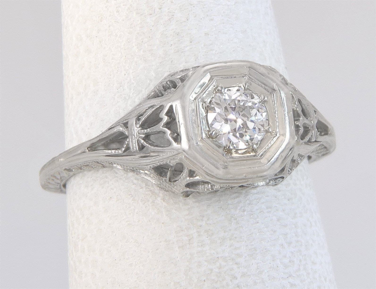 Antike .14Ct Diamant 18K Weißgold Art Deco Filigrane Verlobungsring Größe 4 von EstateAntiqueJewelry