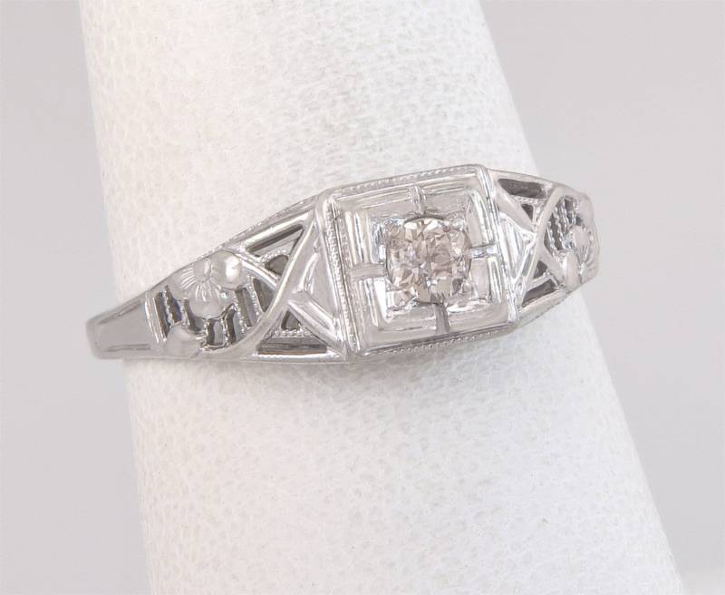 Antike .15Ct Champagne Mine Cut Diamant 18K Gold Art Deco Ring Größe 7, 75 von EstateAntiqueJewelry