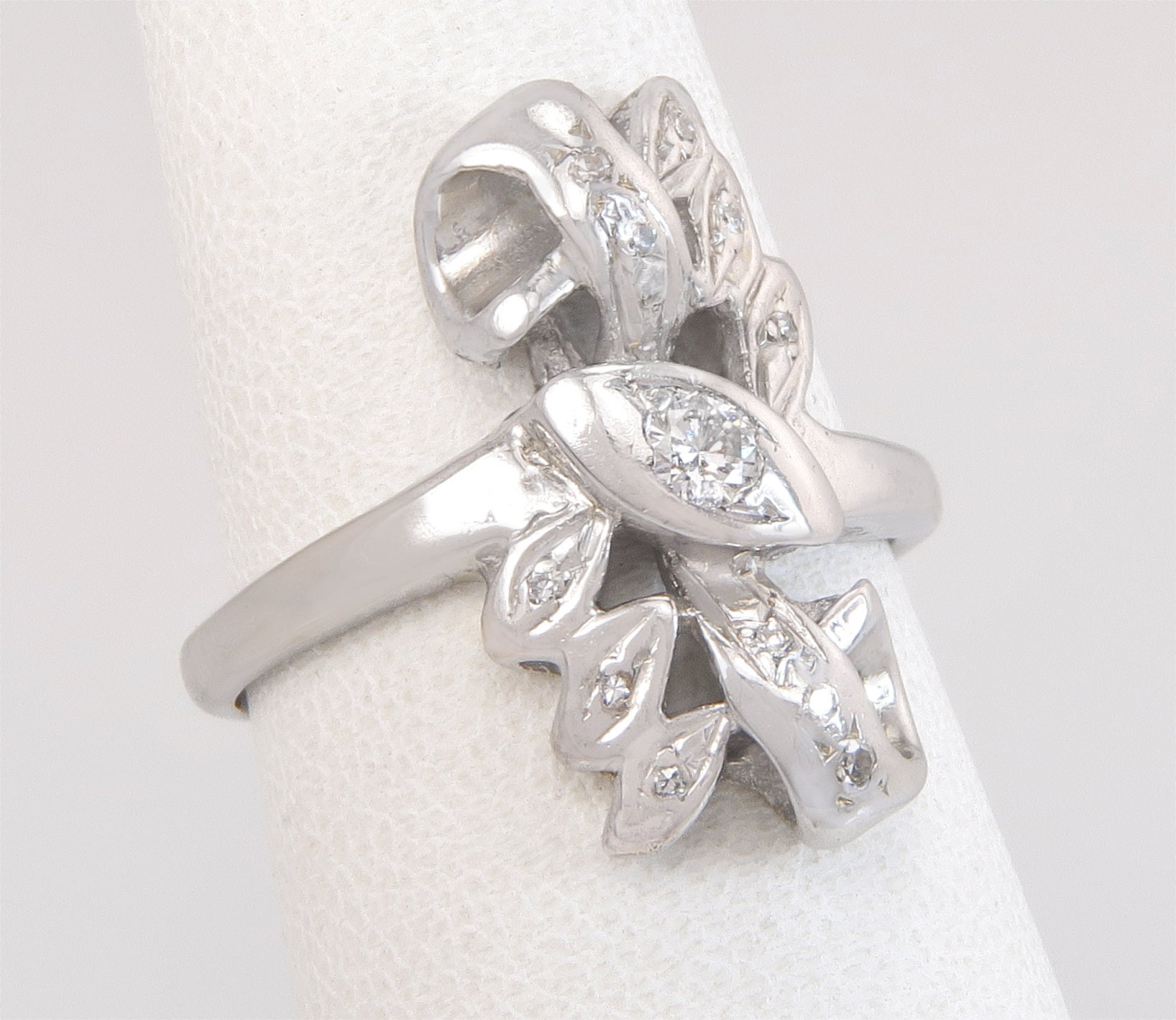 Antike .18Ct Diamant 18K Weißgold Art Deco Abendessen Cocktail Ring Größe 6, 75 von EstateAntiqueJewelry