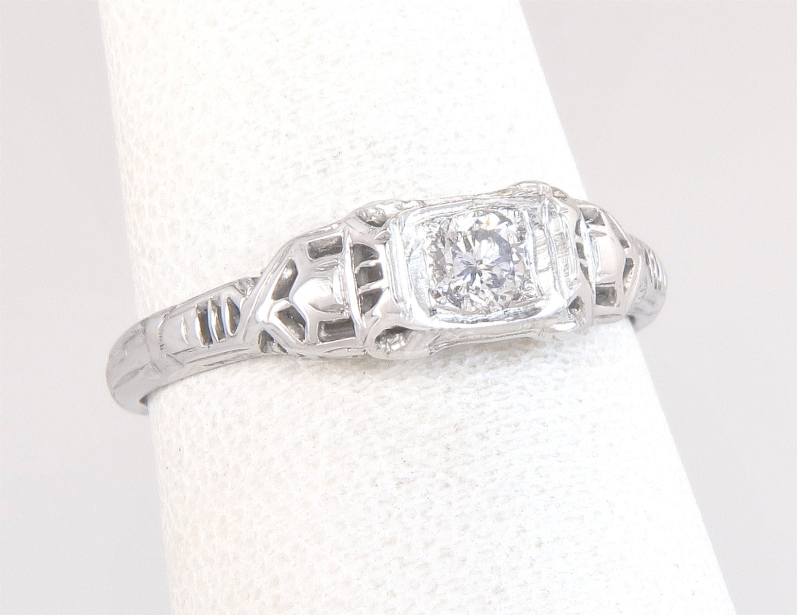 Antike .18Ct Echte Diamant 18K Weißgold Art-Deco-Verlobungsring Größe 6, 5 von EstateAntiqueJewelry