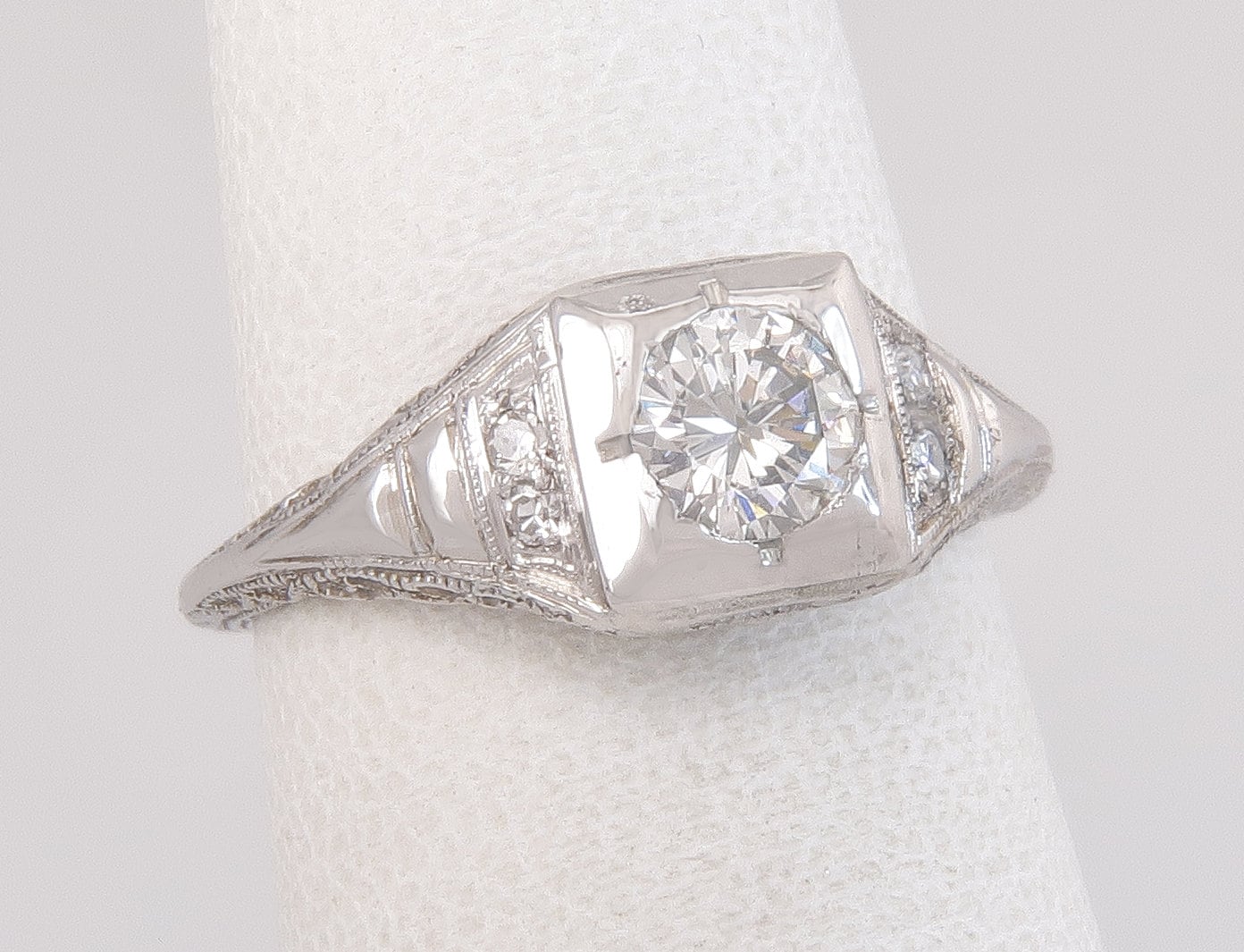 Antike .58Ct Echte Diamant 18K Weißgold Art-Deco-Verlobungsring Größe 4, 75 von EstateAntiqueJewelry