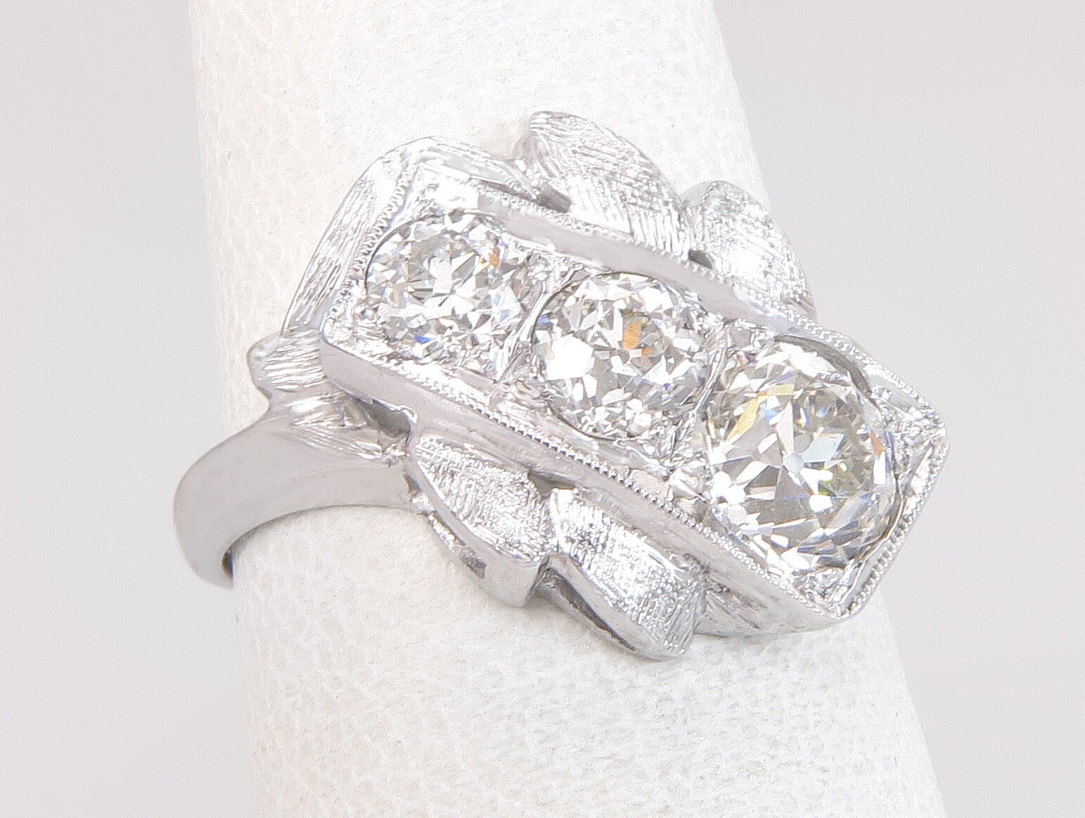 Antike 1.25Ct Diamant 14K Gold Drei Stein Art Deco Verlobungsring Größe 5, 25 von EstateAntiqueJewelry