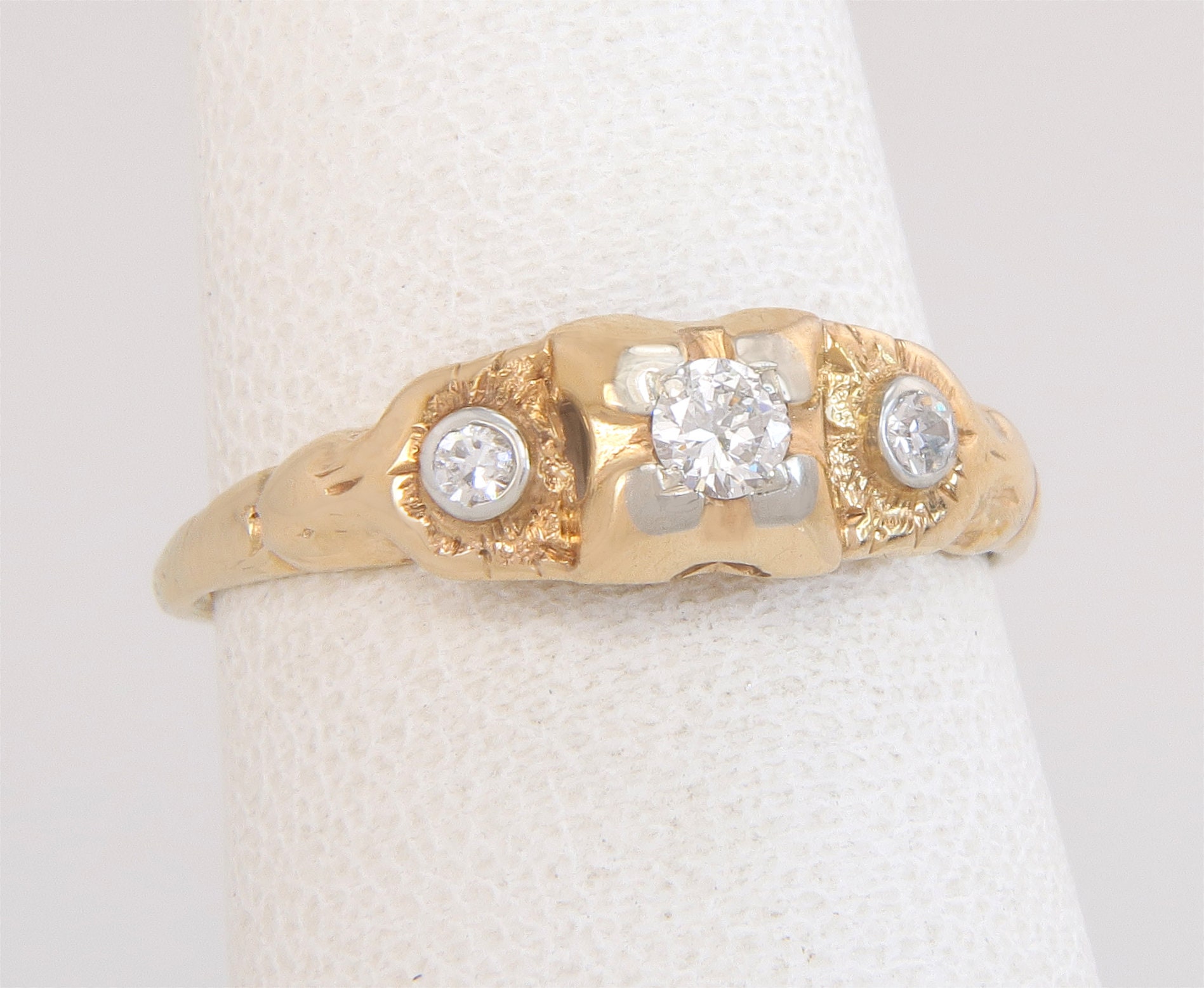 Antike 14K Gold .10Ct Echter Diamant Art-Deco-Drei-stein-Ring Größe 6, 25 von EstateAntiqueJewelry
