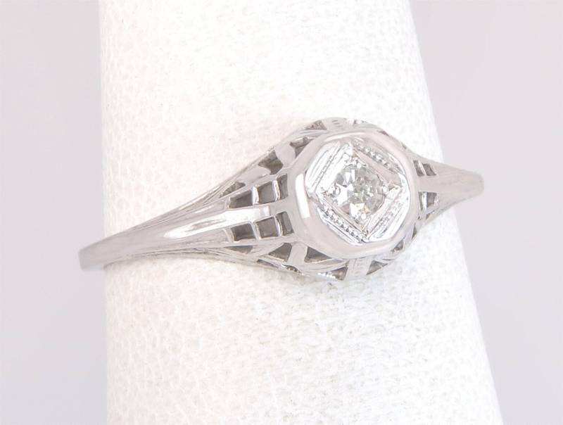 Antike 14K Weißgold .05Ct Echter Diamant Art-Deco-Verlobungsring Größe 6 von EstateAntiqueJewelry