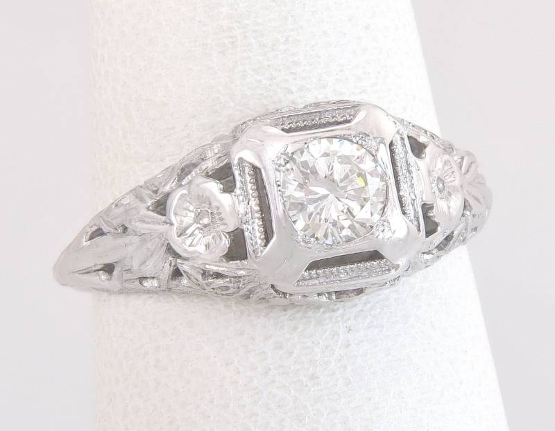 Antike 14K Weißgold .38Ct Diamant Art Deco Solitaire Verlobungsring Gr. 7.25 von EstateAntiqueJewelry