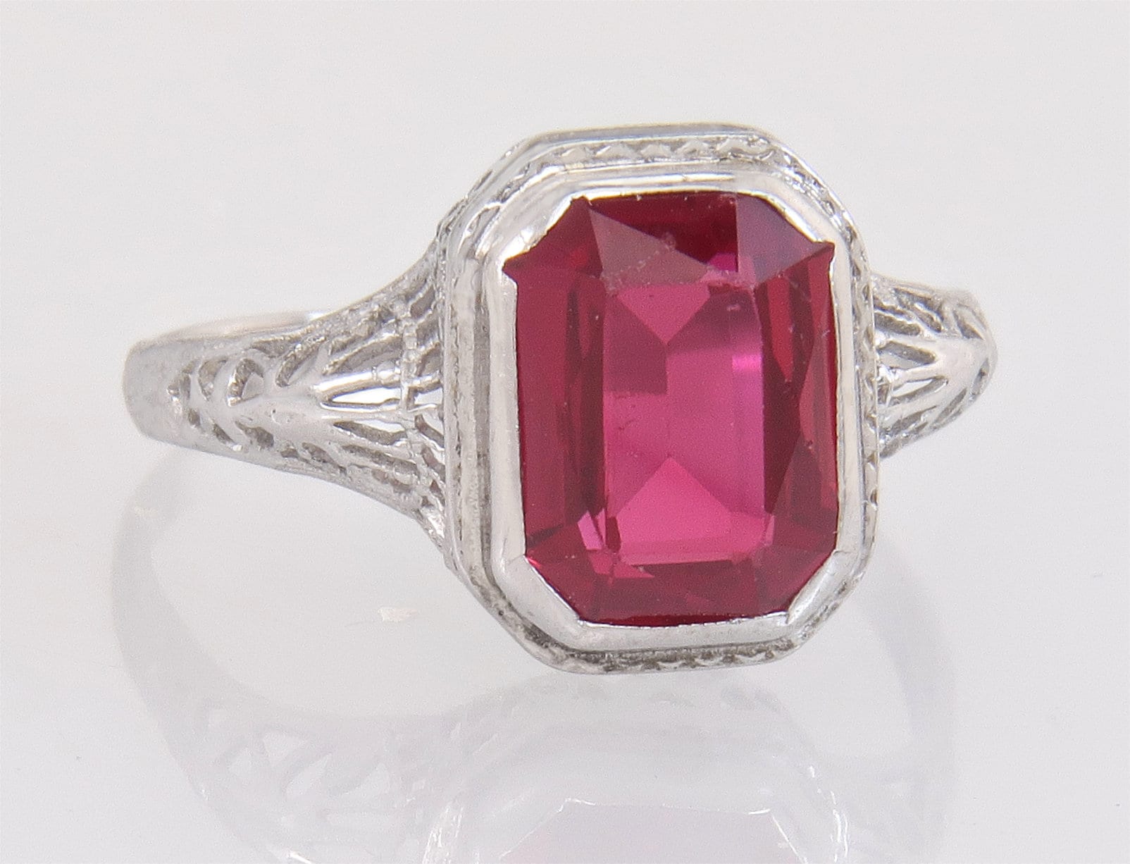 Antike 14K Weißgold 2.20Ct Simulierte Roter Spinell Art Deco Dinner Ring Größe 6, 5 von EstateAntiqueJewelry