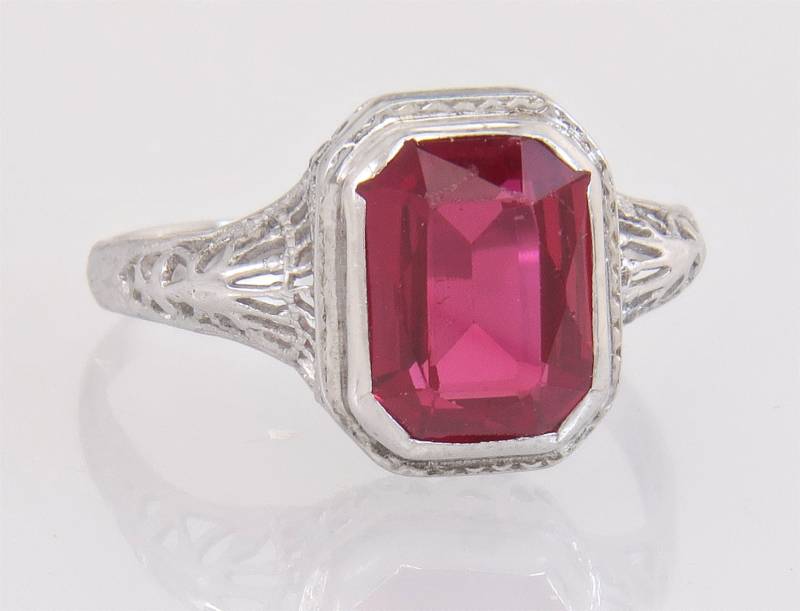 Antike 14K Weißgold 2.20Ct Simulierte Roter Spinell Art Deco Dinner Ring Größe 6, 5 von EstateAntiqueJewelry