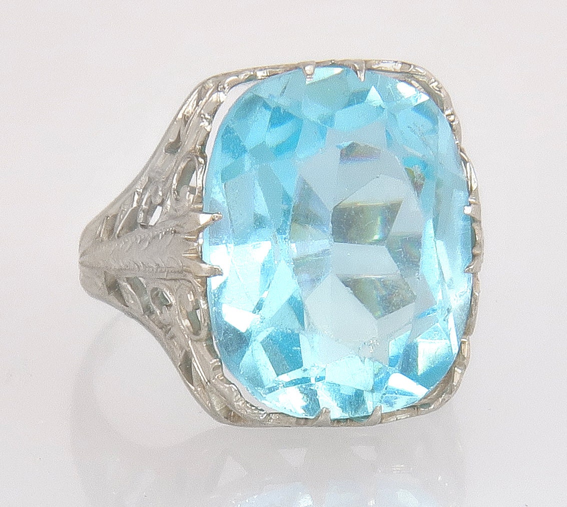 Antike 14K Weißgold 8.00Ct Blautopas Art Deco Filigree Dinner Ring Größe 4 von EstateAntiqueJewelry