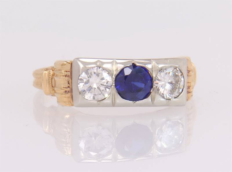 Antike 14K Zweifarbiges Gold .76Ct Diamant Saphir Art Deco Drei-stein-Ring Größe 7 von EstateAntiqueJewelry