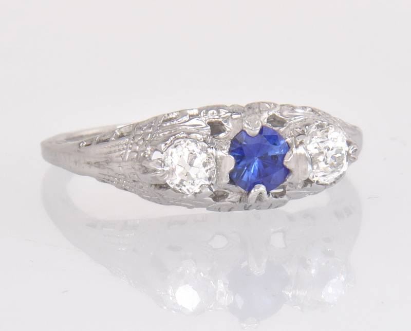 Antike 18K Goldblumen .63Ct Echte Diamant-Saphir-Art-Deco-Ring Größe 5, 25 von EstateAntiqueJewelry