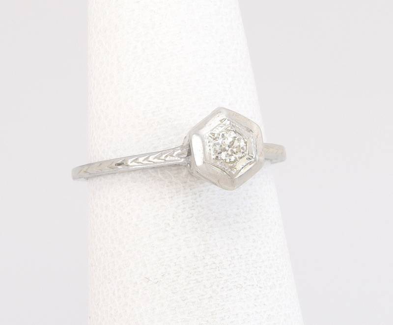 Antike 18K Weißgold .05Ct Echter Diamant Art-Deco-Verlobungsring Größe 4, 75 von EstateAntiqueJewelry