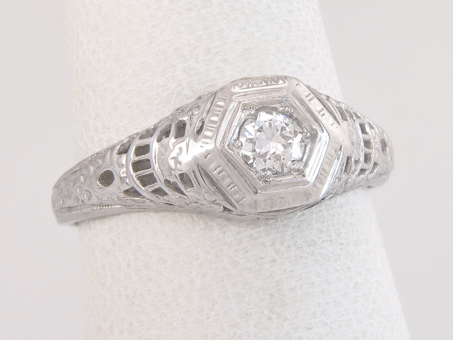 Antike 18K Weißgold .15Ct Echter Diamant Art-Deco-Verlobungsring Größe 6, 25 von EstateAntiqueJewelry