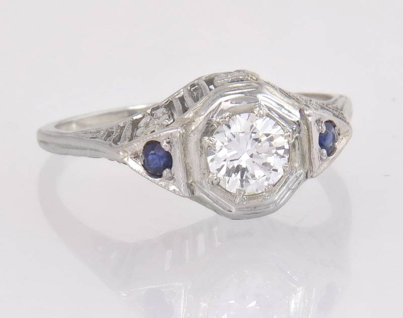 Antike 18K Weißgold .45Ct Diamant Saphir Art Deco Verlobungsring Größe 6, 5 von EstateAntiqueJewelry
