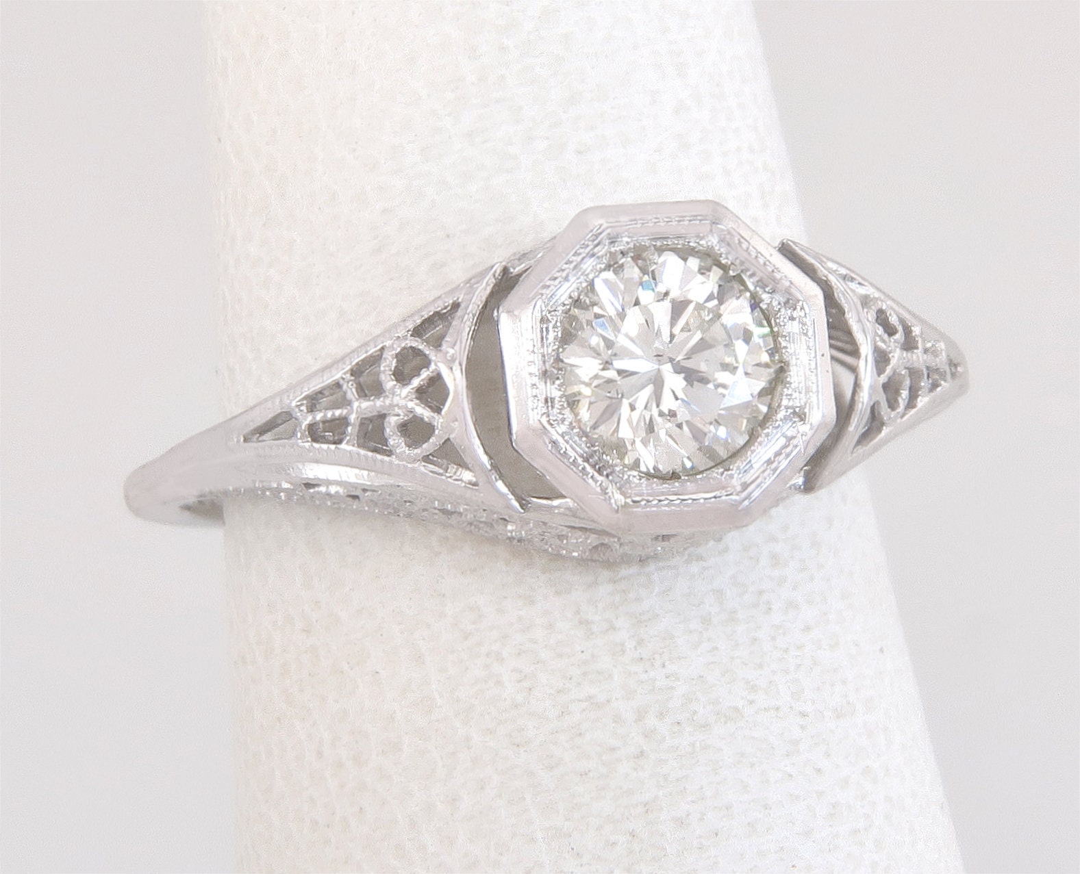 Antike 18K Weißgold .60Ct Echter Diamant Art-Deco-Verlobungsring Größe 5, 75 von EstateAntiqueJewelry